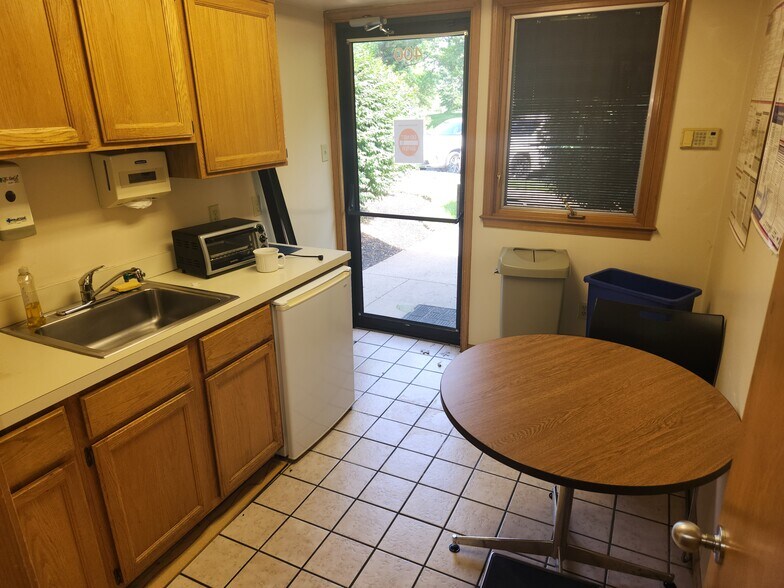 More Photos Of 360 Middletown Blvd, Langhorne Medical For Lease