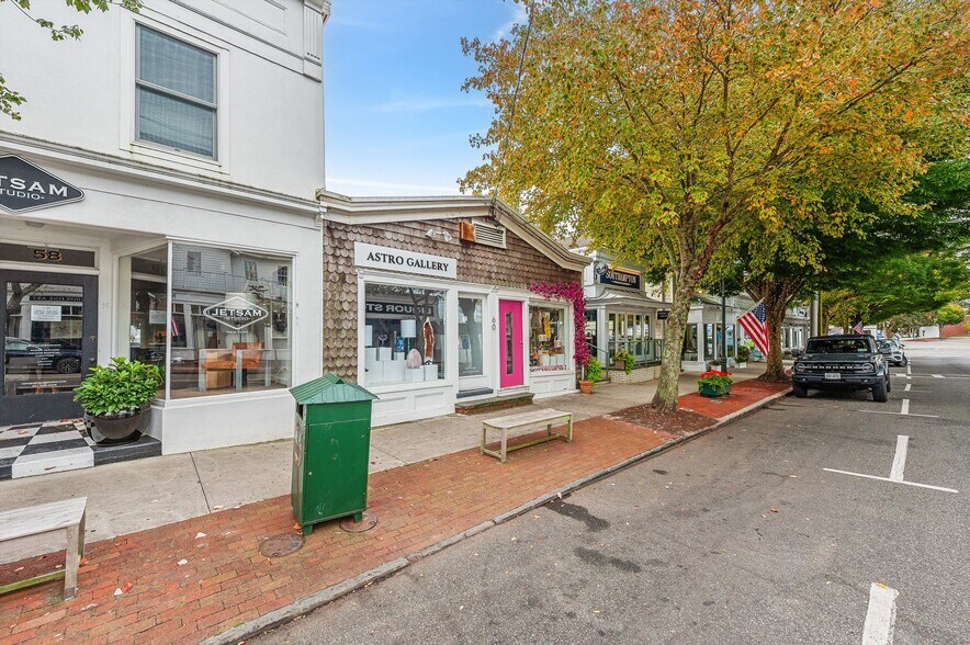 More Photos Of 60 Jobs Ln, Southampton Storefront For Lease