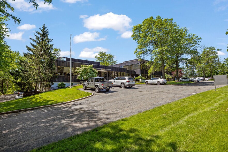 More Photos Of 136 Summit Ave, Montvale Office For Lease