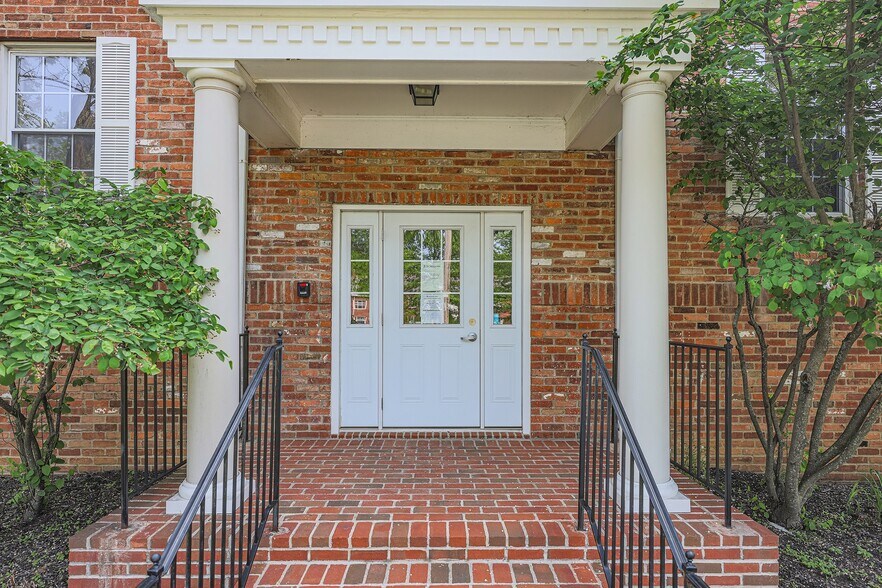 More Photos Of 5830 N High St, Worthington Office For Lease