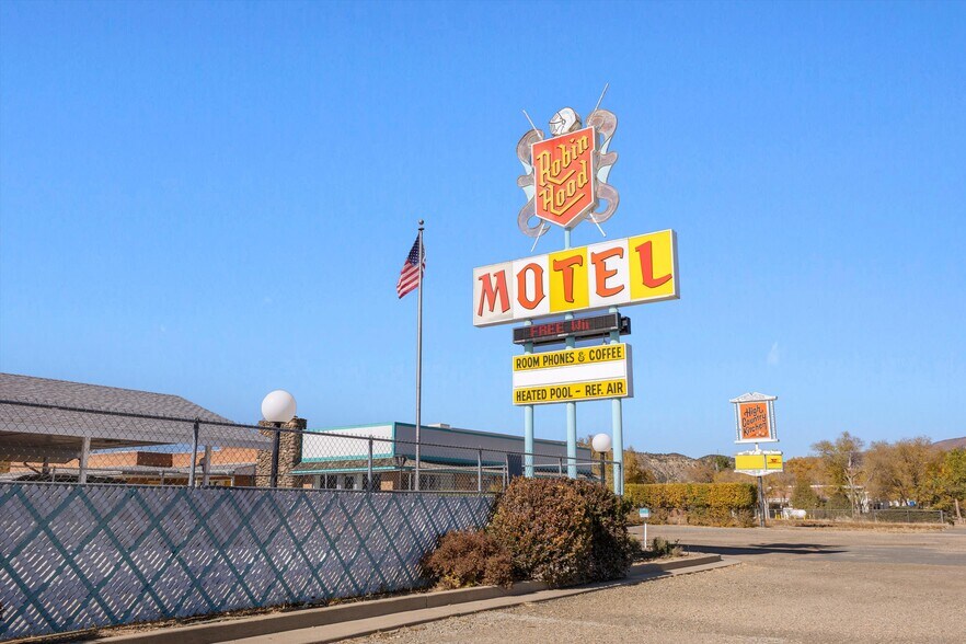 More Photos Of 1354 S 2nd St, Raton Hotel For Sale