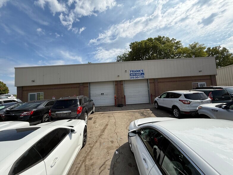 More Photos Of 1114 Southview Dr, Liberty Industrial For Sale
