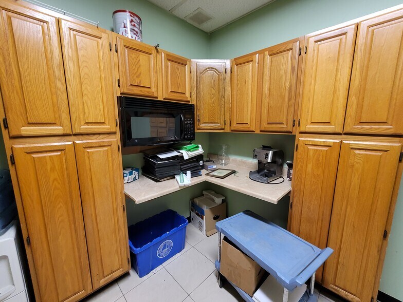 More Photos Of 362 Industrial Park Rd, Middletown Warehouse For Sale