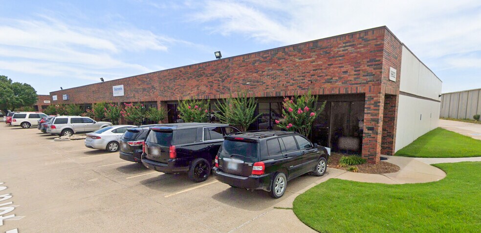 More Photos Of 4305 S Mingo Rd, Tulsa Unknown For Lease