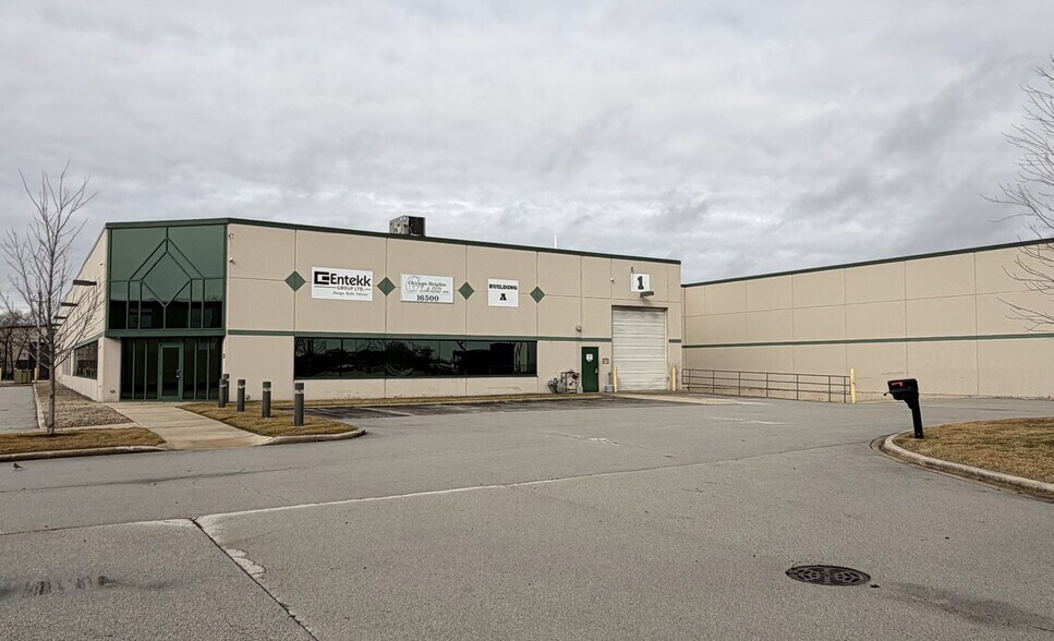 More Photos Of 16500 Vincennes Ave, South Holland Warehouse For Sale