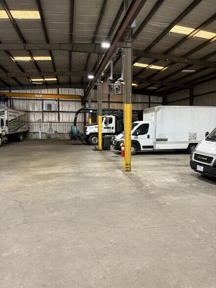 More Photos Of 1818 Scherer Pky, Saint Charles Warehouse For Sale