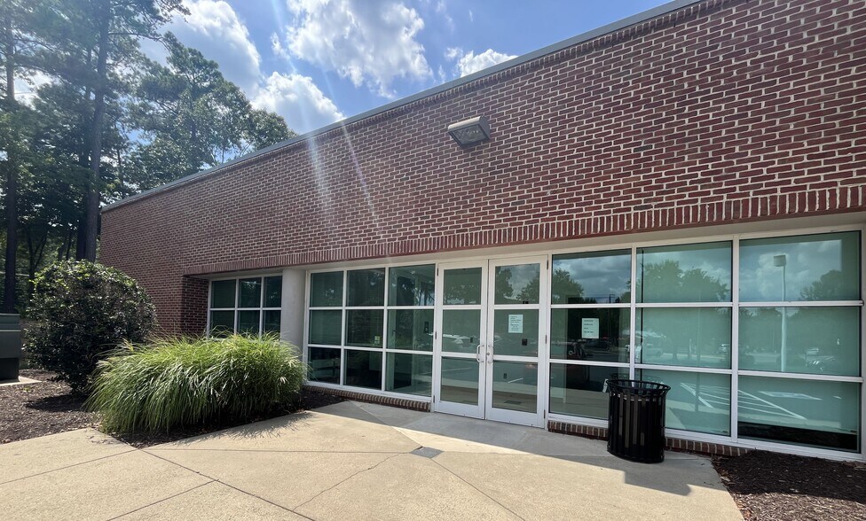 More Photos Of 11601 Iron Bridge Rd, Chester Medical For Lease