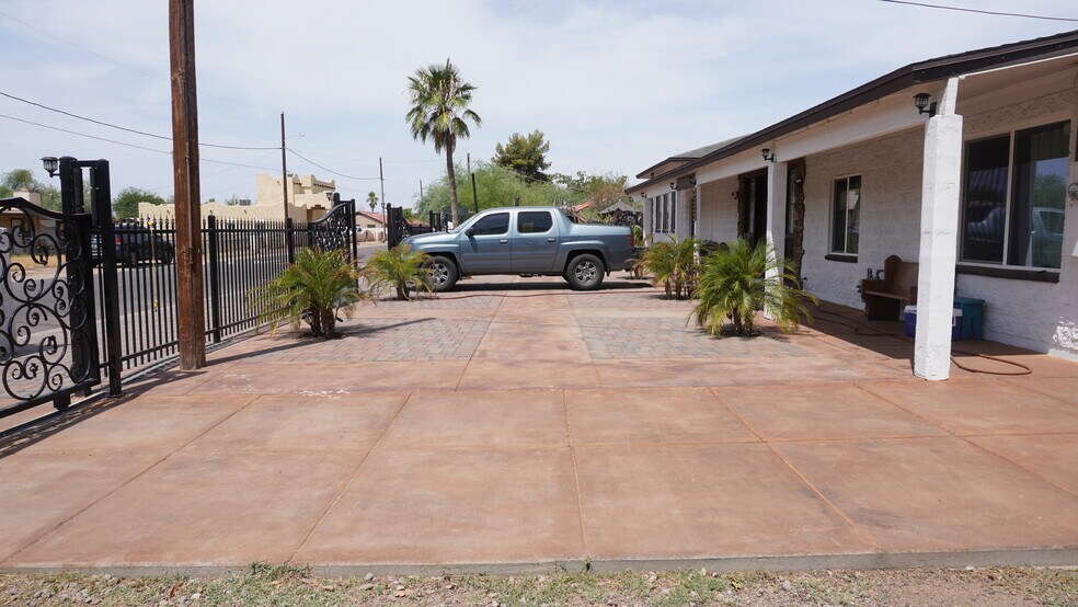 More Photos Of 920 W Tamarisk St, Phoenix Assisted Living For Sale
