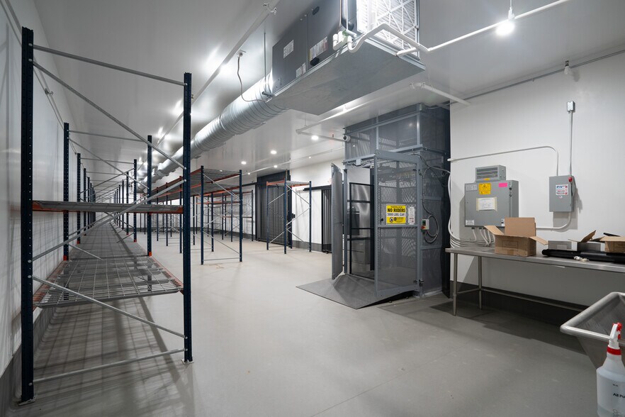 More Photos Of 19533 McLane St, Palm Springs Distribution For Sale