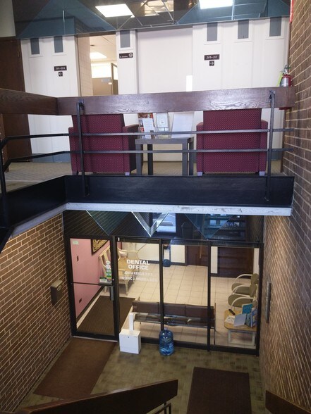 More Photos Of 9525 S 79th Ave, Hickory Hills Office For Lease