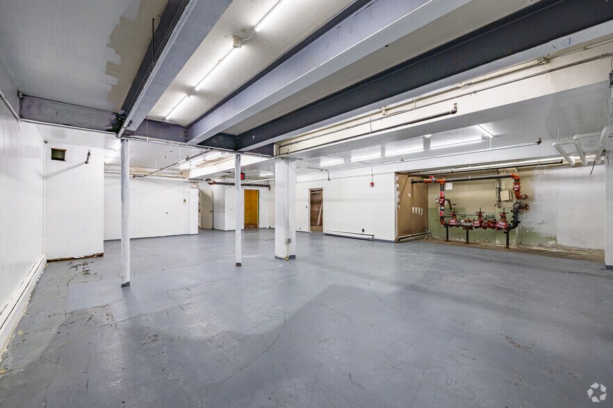 More Photos Of 201 N Wood Ave, Linden Bank For Lease