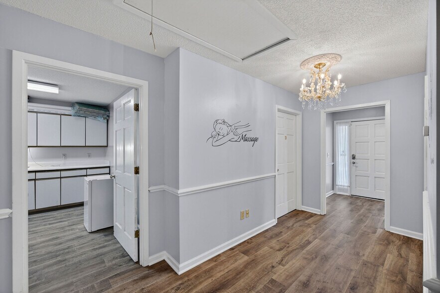 More Photos Of 104-H N Kerr Ave, Wilmington Office For Sale