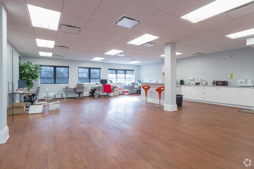 More Photos Of 1321-1325 Millersport Hwy, Amherst Office For Lease