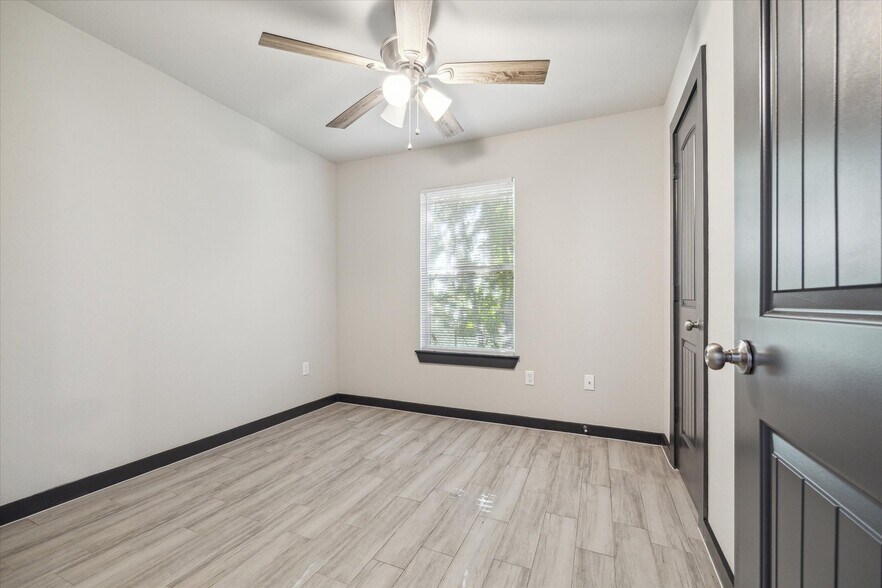 More Photos Of 4610 Denmark St, Houston Multifamily For Sale