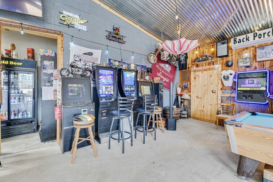 More Photos Of 714 N Saint Mary St, Pilot Knob Freestanding For Sale