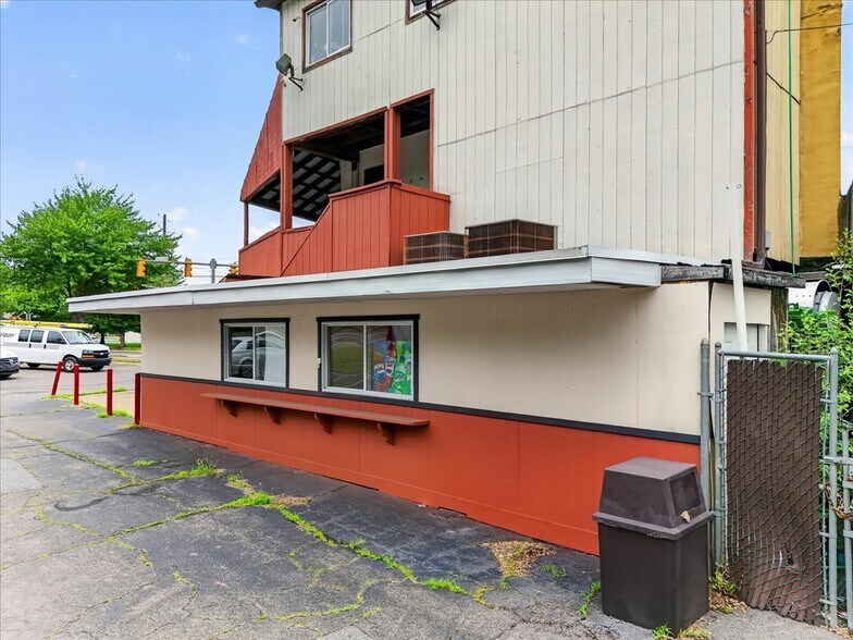 More Photos Of 650-654 S Main St, Wilkes-Barre Bar For Sale