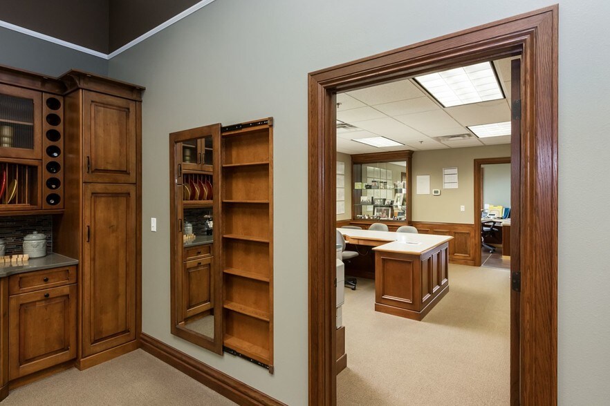 More Photos Of 801 62nd St, Marion Showroom For Sale