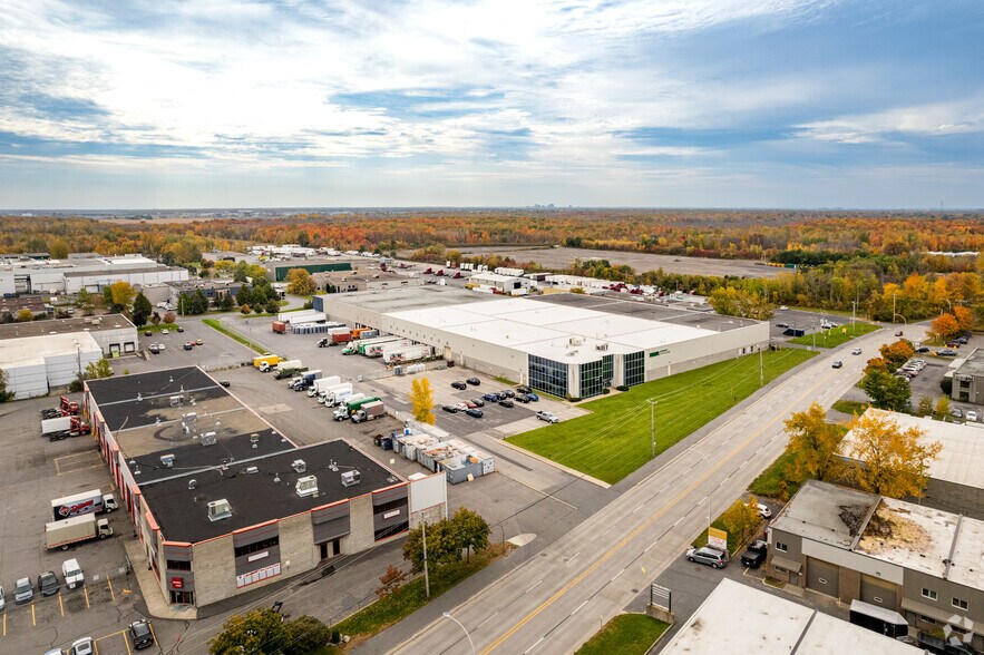 More Photos Of 40 Ch Du Tremblay, Boucherville Warehouse For Lease