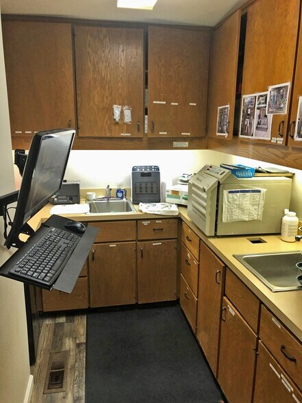 More Photos Of 114 W Ivy St, Hanford Medical For Sale