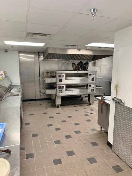 More Photos Of 6720 NW Quanah Parker Trwy, Lawton Freestanding For Sale