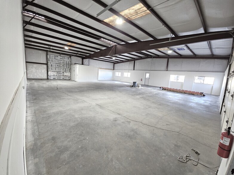 More Photos Of 1470 E Gardena Rd, Fort Mohave Flex For Lease