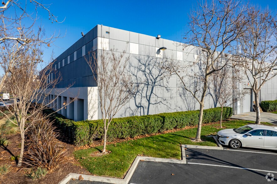 More Photos Of 6500 Kaiser Dr, Fremont Research And Development For Lease