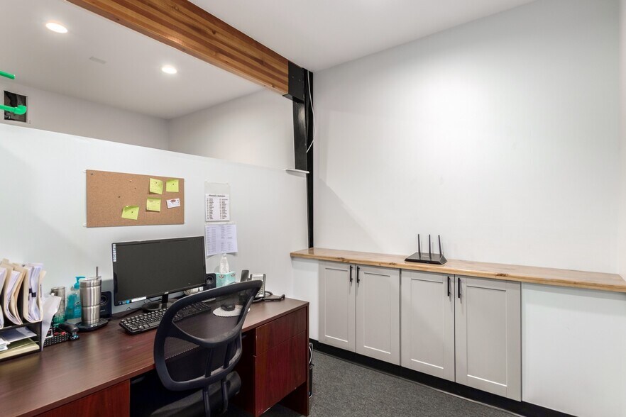 More Photos Of 4120 E Madison St, Phoenix Warehouse For Lease