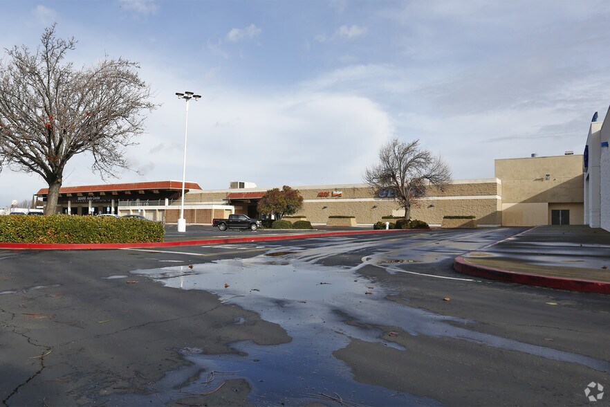 More Photos Of 2600 Somersville Rd, Antioch Department Store For Sale
