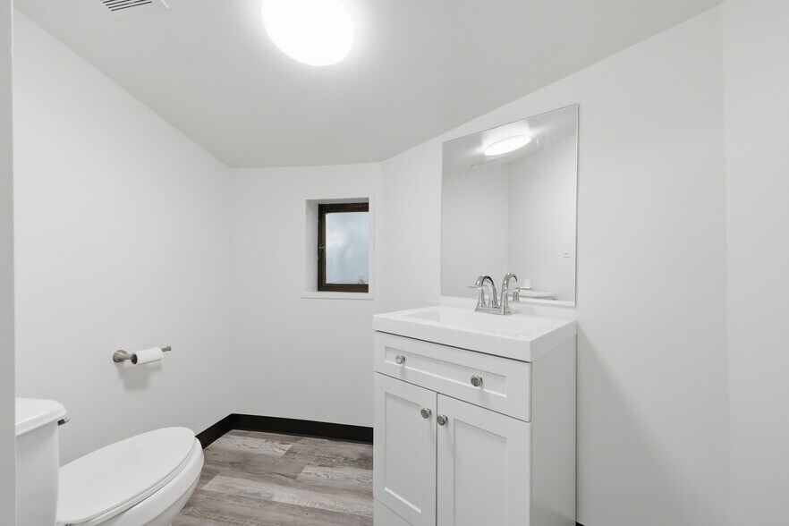 More Photos Of 941 SW Alder St, Dundee Warehouse For Lease