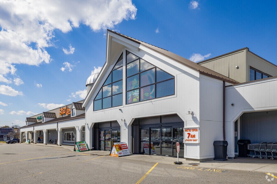 Primary Photo Of 1897-1989 Front St, East Meadow General Retail For Lease
