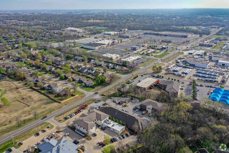 More Photos Of 7702 E 91st St, Tulsa Medical For Lease