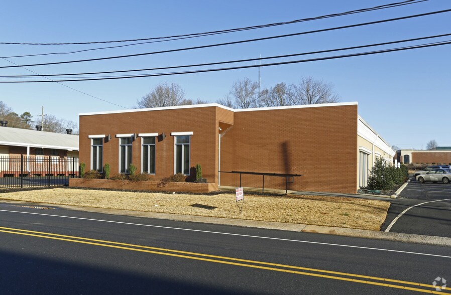 More Photos Of 85 E Catawba St, Belmont Office For Lease