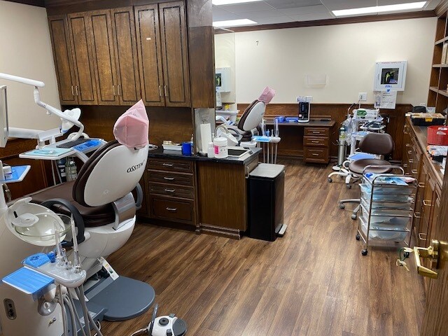 More Photos Of 5995-5997 Brockton Ave, Riverside Medical For Sale