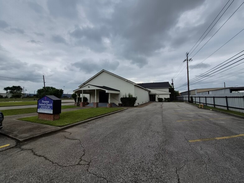 Primary Photo Of 1221 Dewey St, Houston Specialty For Sale