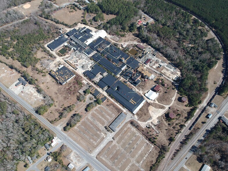 More Photos Of 304 Hoover St N, Hampton Manufacturing For Sale