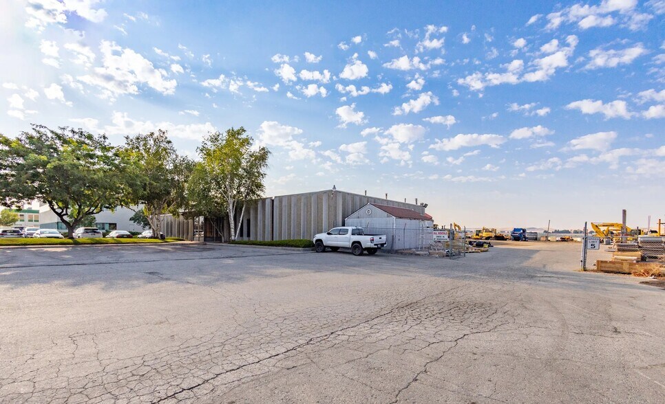 More Photos Of 1257 W Amity Rd, Boise Warehouse For Sale