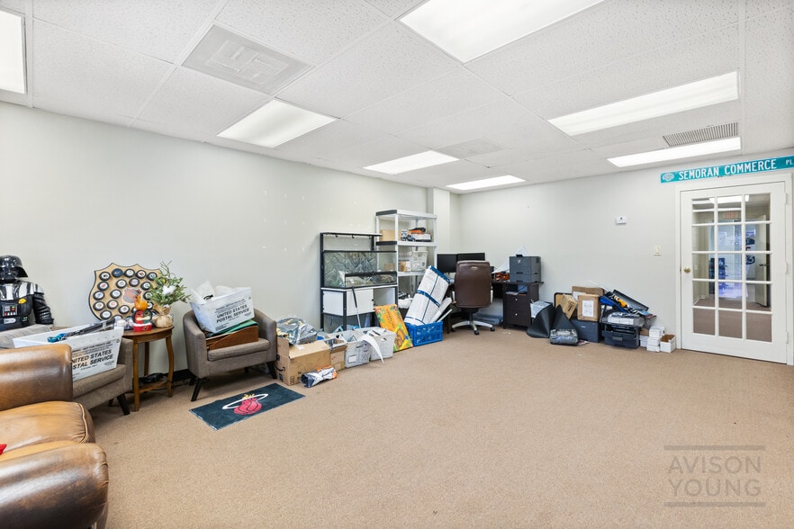 More Photos Of 175 Semoran Commerce Pl, Apopka Light Distribution For Sale