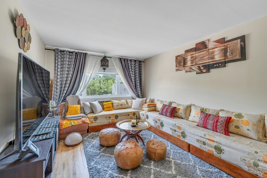More Photos Of 161 S Pearl St, Pearl River Apartments For Sale