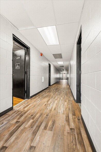 More Photos Of 841 S Highway 25 W, Williamsburg Flex For Sale
