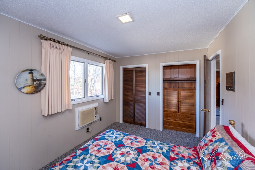 More Photos Of 104 W Houghton Lake Dr, Prudenville Hotel For Sale