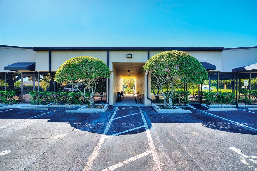 More Photos Of 2221 Lee Rd, Winter Park Office For Sale