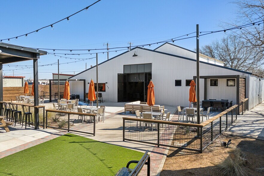 More Photos Of 132 Louisiana St, Celina Restaurant For Sale