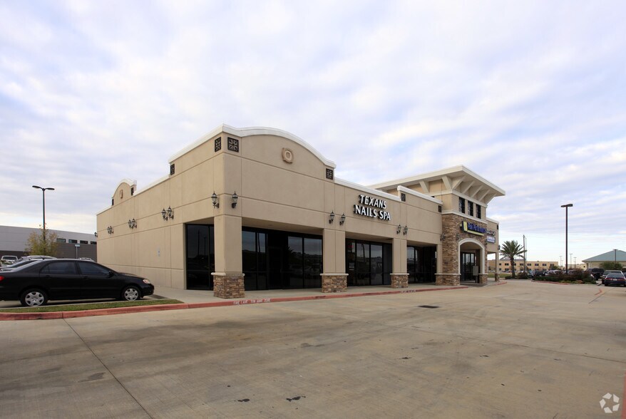 More Photos Of 4802 S Sam Houston Pky, Houston Unknown For Lease