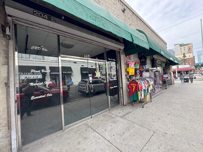 More Photos Of 204-210 E 11th St, Los Angeles General Retail For Lease