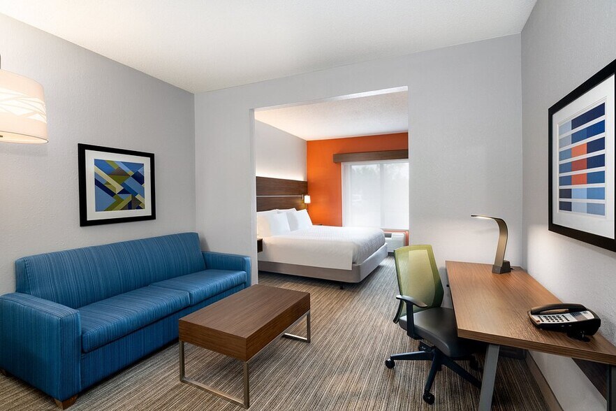 More Photos Of 310 Orchard Hill Dr, Tell City Hotel For Sale