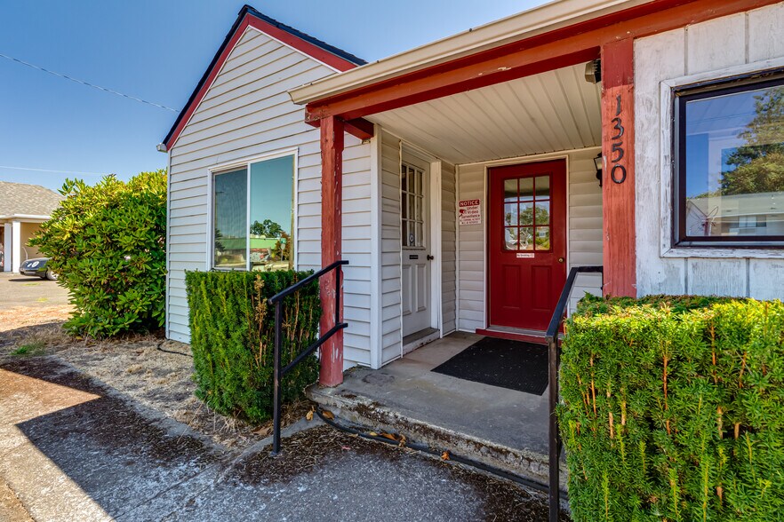 More Photos Of 1350 Ivy St, Junction City Office For Sale