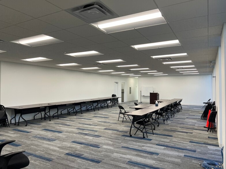 More Photos Of 5405 Diplomat Cir, Orlando Loft Creative Space For Lease