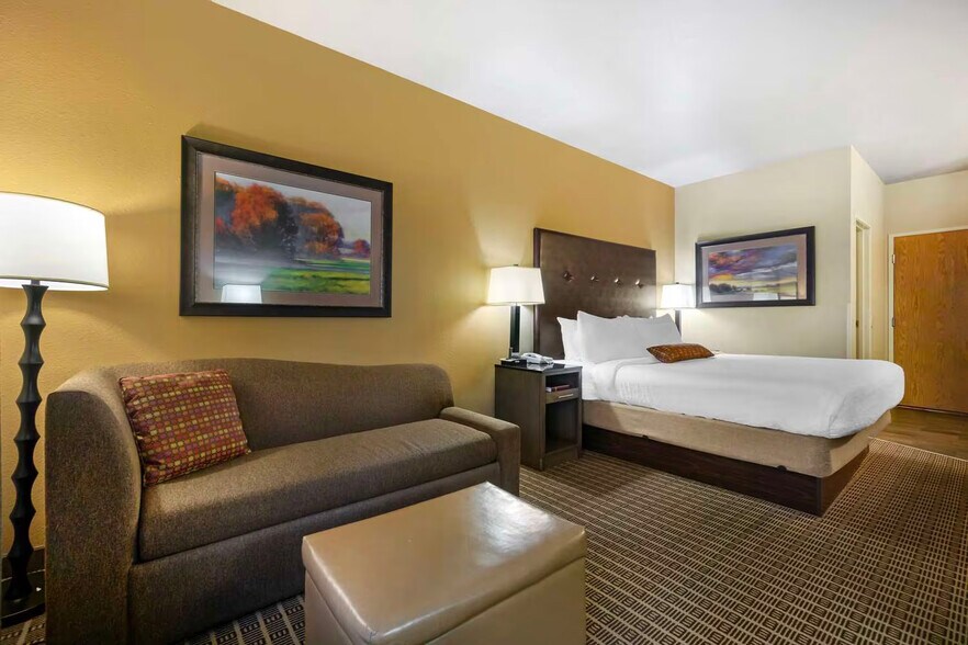 More Photos Of 1614 N 1st St, Yakima Hotel For Sale