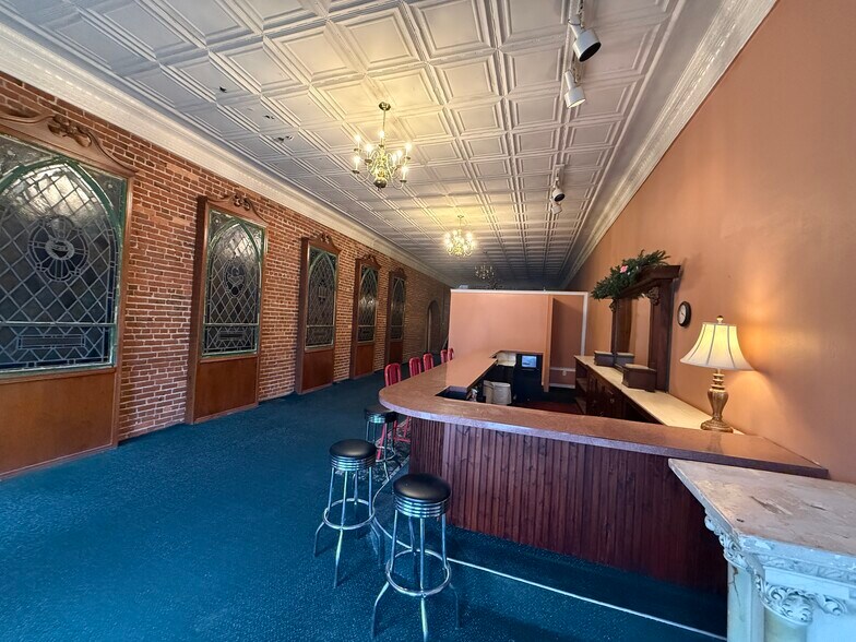 More Photos Of 105 1st Ave N, Lewisburg General Retail For Lease