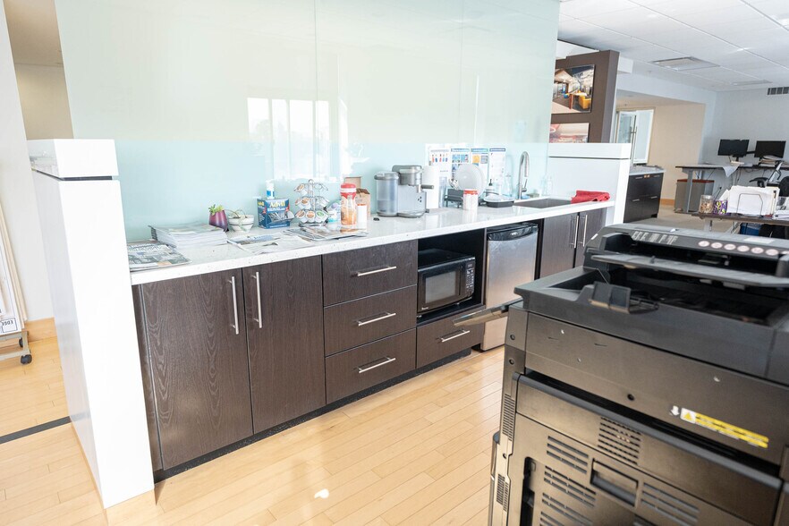More Photos Of 277 Alexander St, Rochester Office Residential For Lease